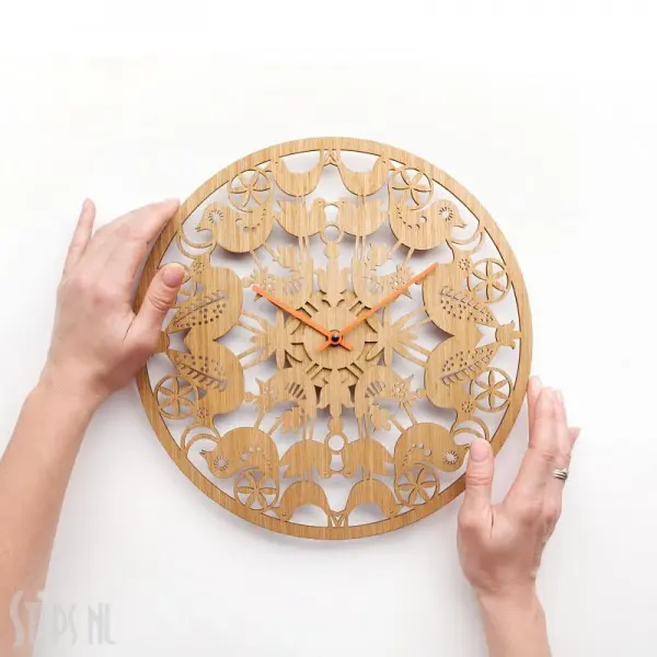 Whole world is on a lilly blossom - houten wandklok - Afbeelding 2