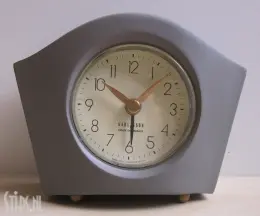 Pittura - Grijs pendule wekkerklokje - witte wijzerplaat - Timestone