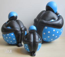 Sitting Big Lady Blue - Gertruud Hartog
