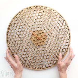 kalf schroef censuur Spinning Honeycombs - Etno Design - houten wandklok | Klokken | stips.nl