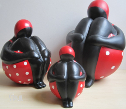 Sitting Big Lady Red - Gertruud Hartog