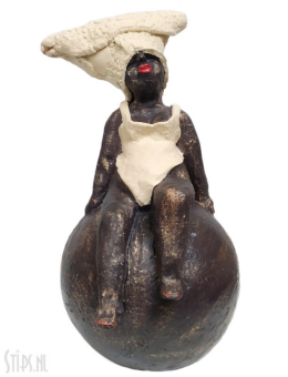 Lady of the World Off White - Jeannie Hoovers