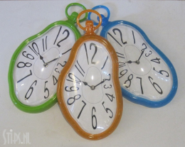 Salvador Dali wandklok in blauw, groen of oranje