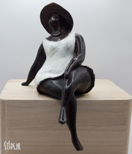 Dikke dame in brons - randzit