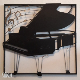 Metalen wanddecoratie vleugel met notenbalk