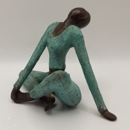 Yoga lady in brons